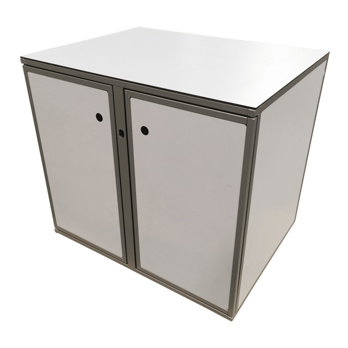 Skab med hængslede låger