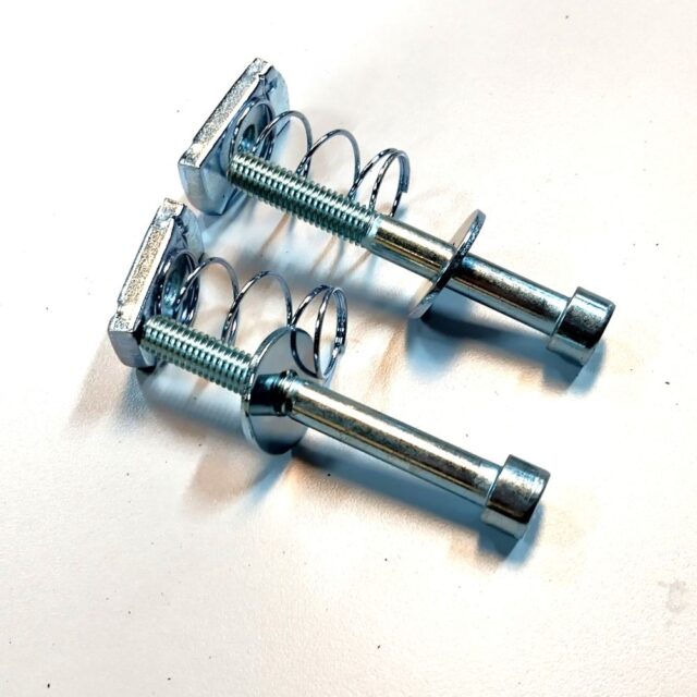 Monteringssæt M8 m/fjeder til bagsøjle